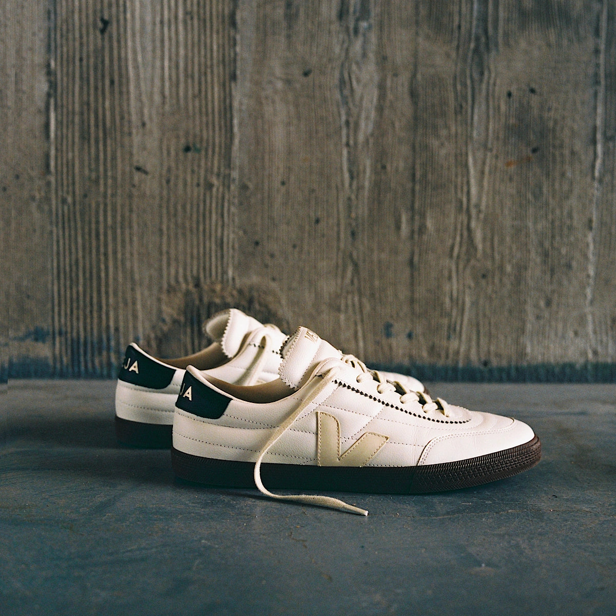 VEJA PANENKA LEATHER WHITE BLACK BARK