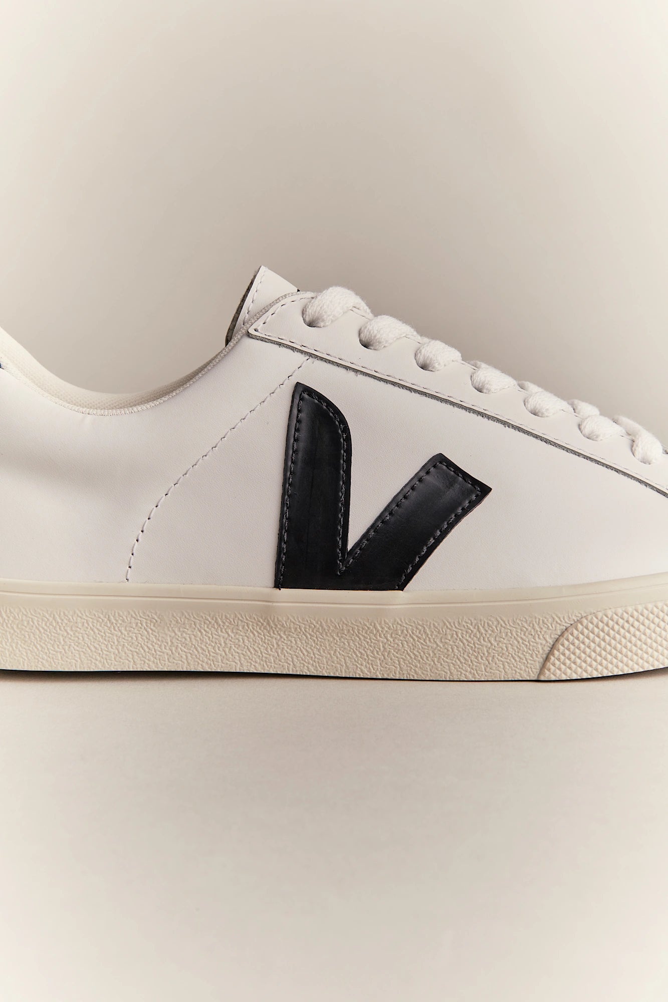VEJA ESPLAR WHITE BLACK