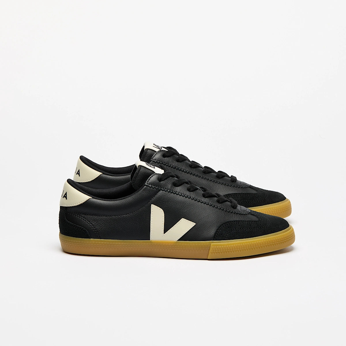 VEJA VOLLEY LEATHER BLACK PIERRE