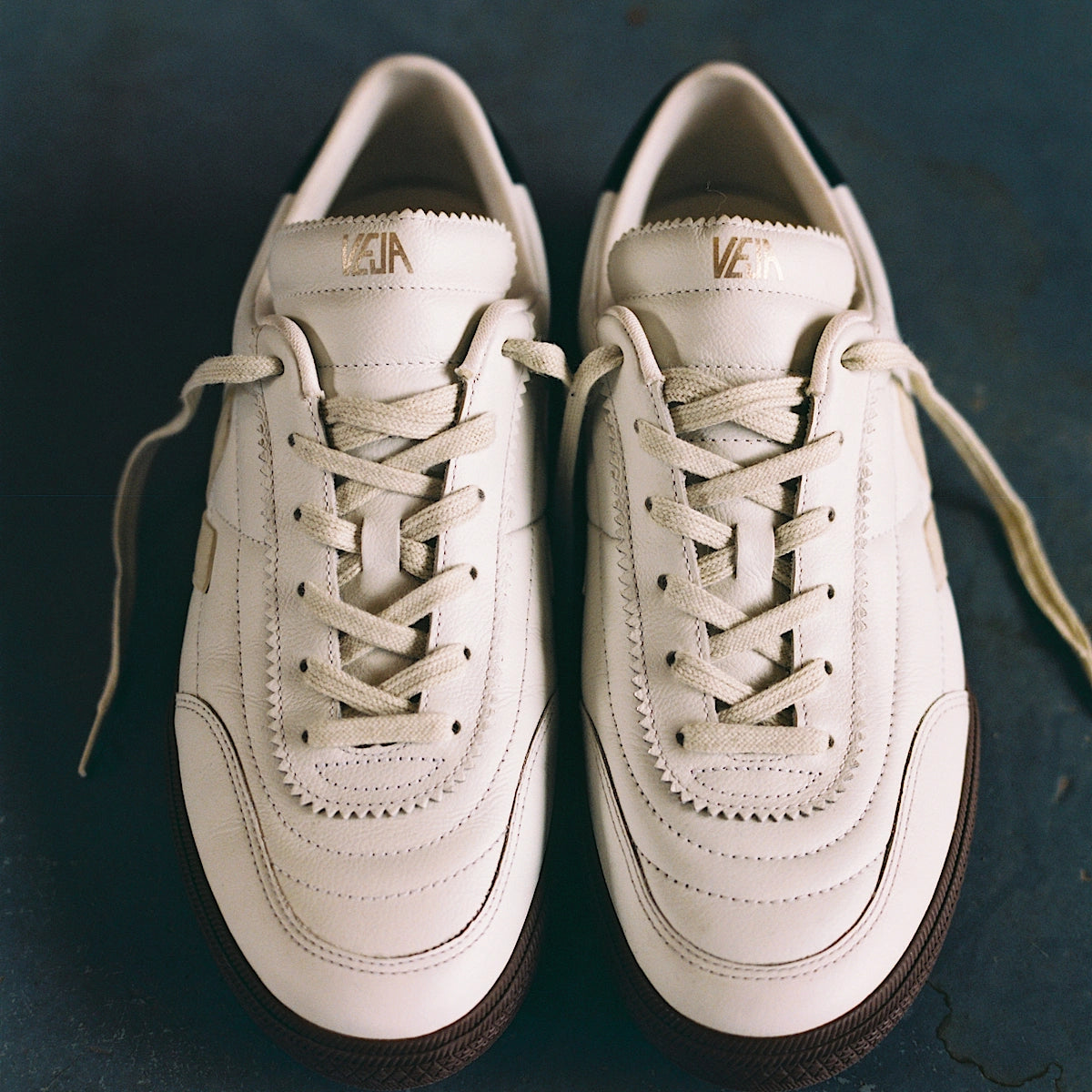VEJA PANENKA LEATHER WHITE BLACK BARK